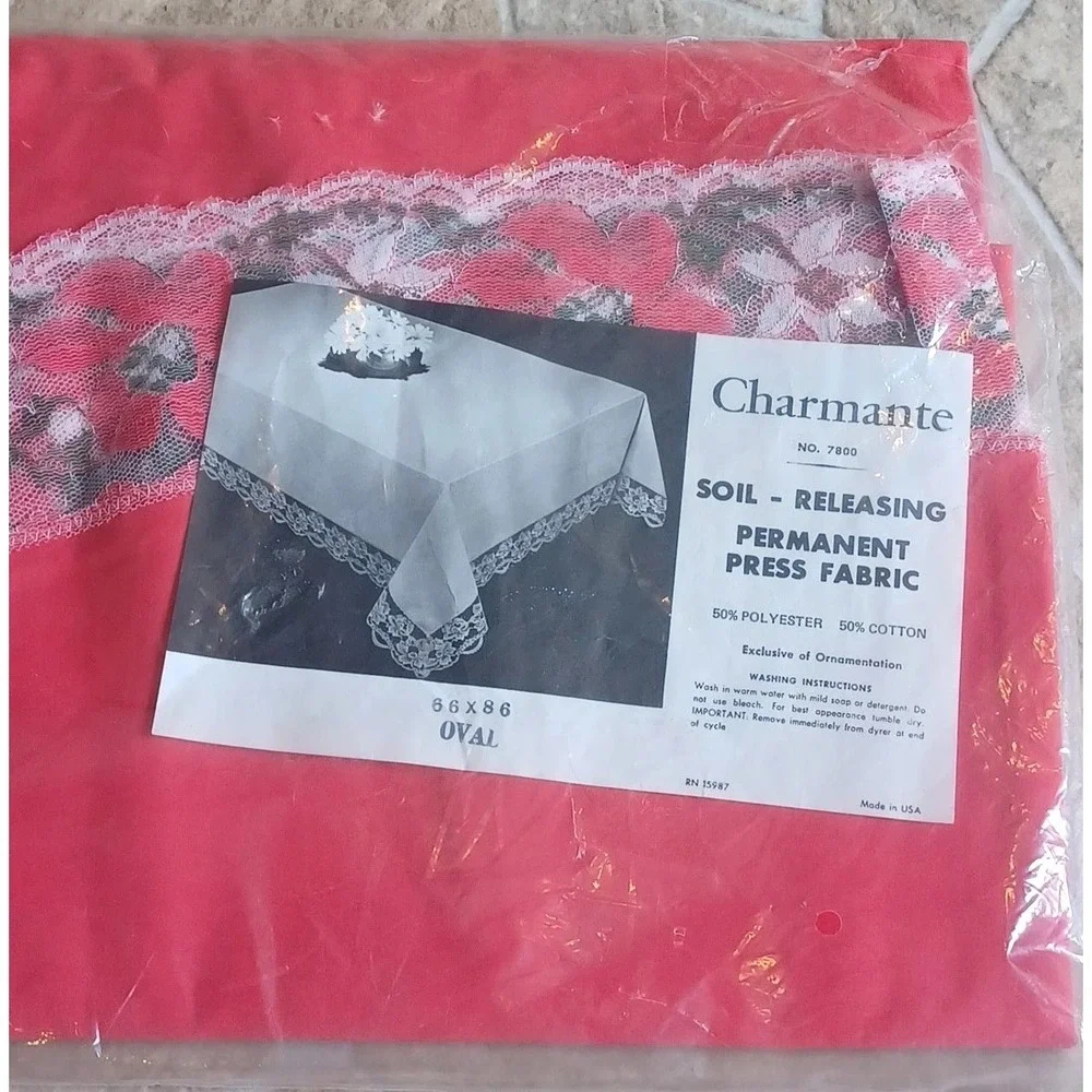 Vintage Christmas Red Table Cloth‎ Charmante Oval TableCloth 66x86 New old Stock